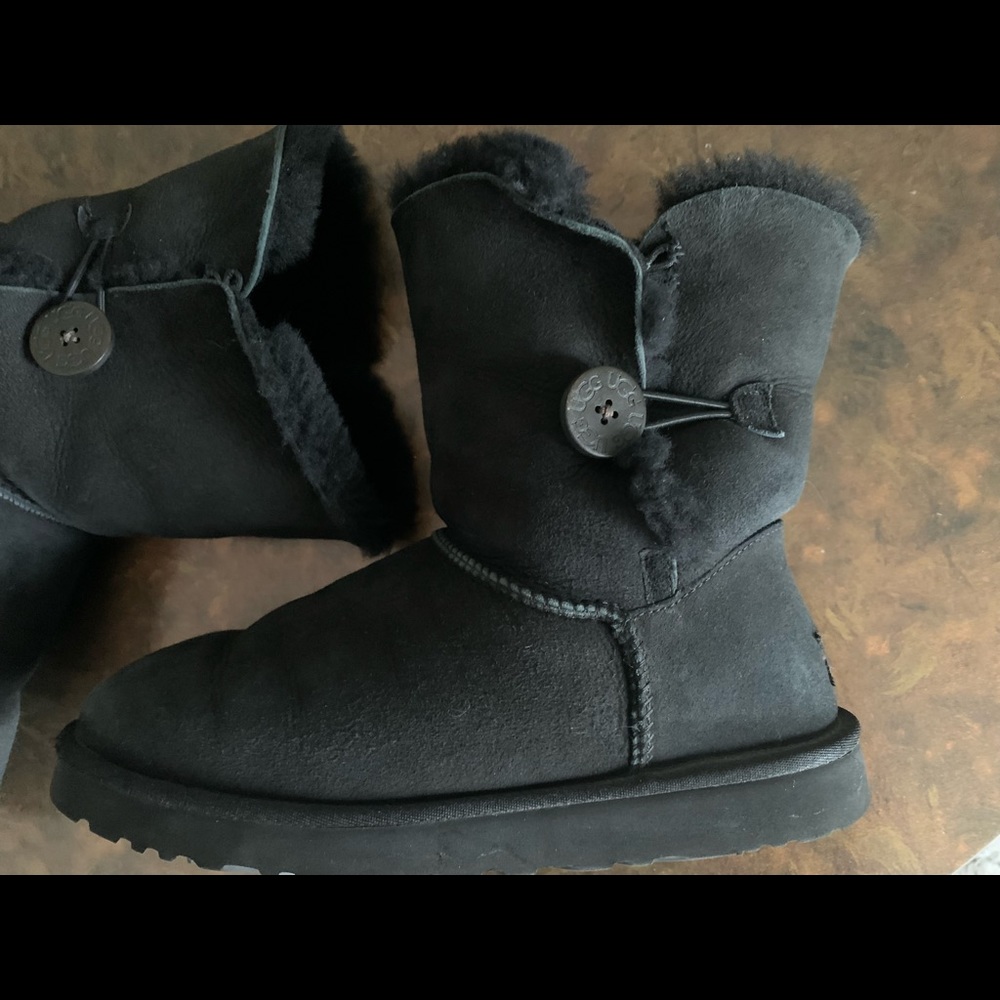 Black Bailey Button Ugg Boots